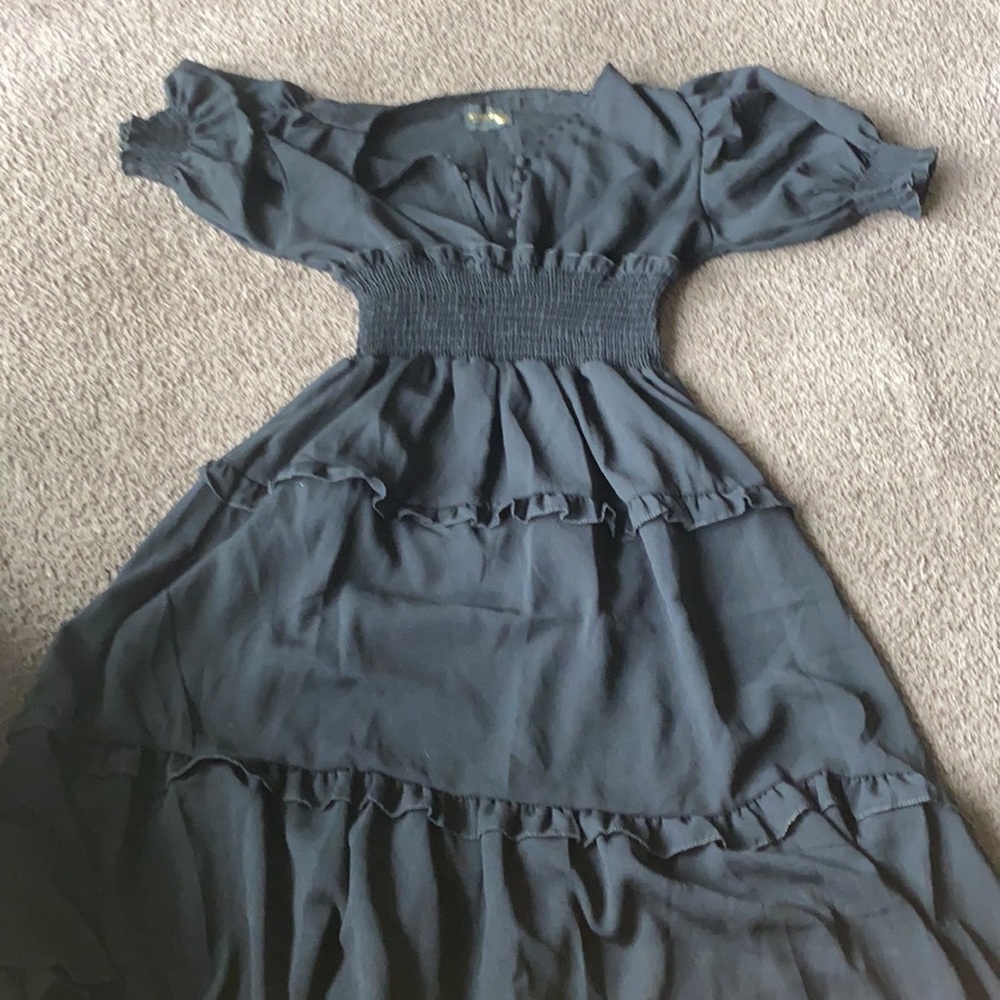 Cleaning up closet clothes for cheap 5$ each - Picture 5 of 8